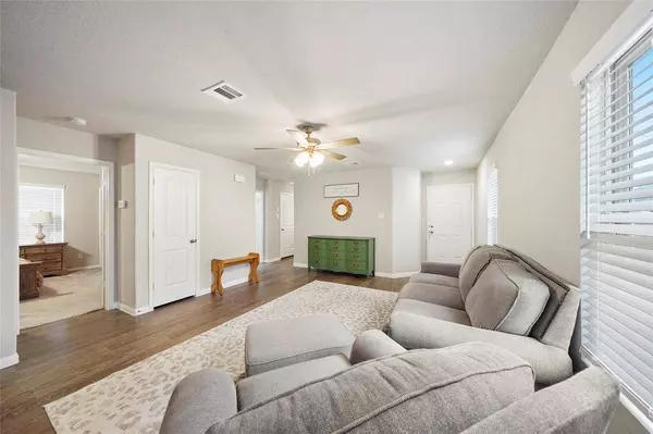 2707 Center ST, Waller, TX 77484