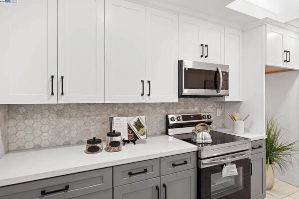 25938 Madeline Ln, Hayward, CA 94545