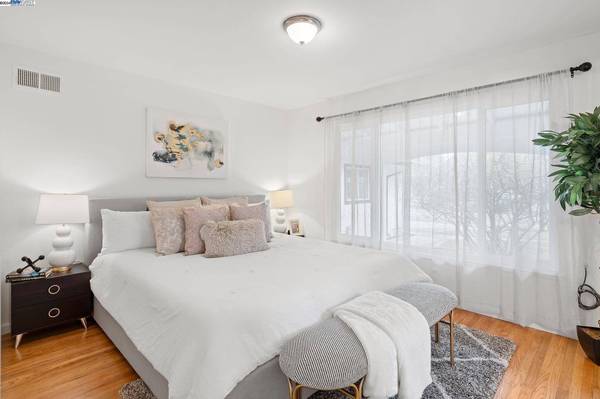 25938 Madeline Ln, Hayward, CA 94545