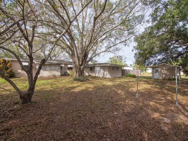 9879 Oak ST, Micco, FL 32976