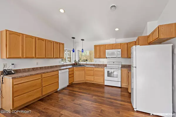 5976 Muirwood DR, Anchorage, AK 99502