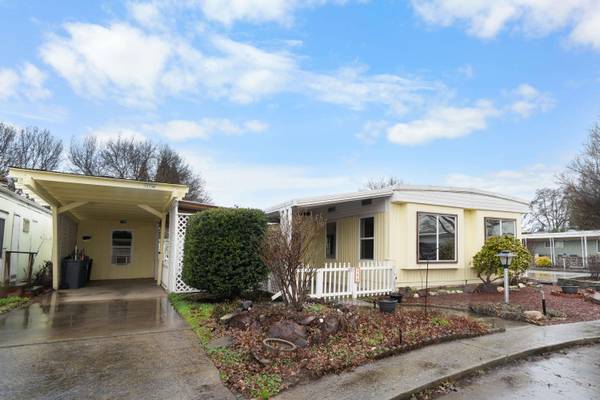 2252 Table Rock Rd #SPC 143, Medford, OR 97501