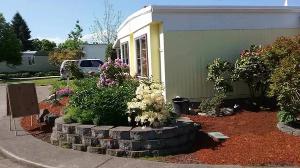 2252 Table Rock Rd #SPC 143, Medford, OR 97501