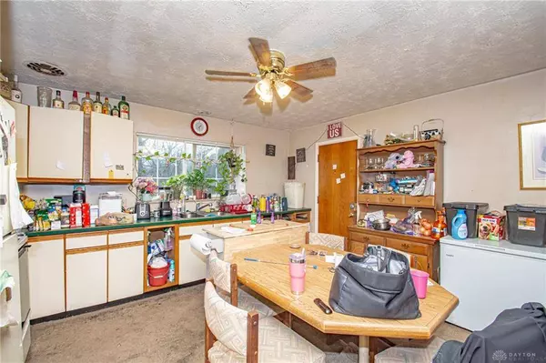 5039 Far Hills Avenue, Dayton, OH 45429