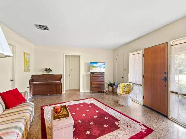 9879 Oak ST, Micco, FL 32976