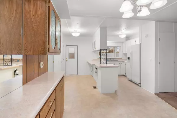 2252 Table Rock Rd #SPC 143, Medford, OR 97501