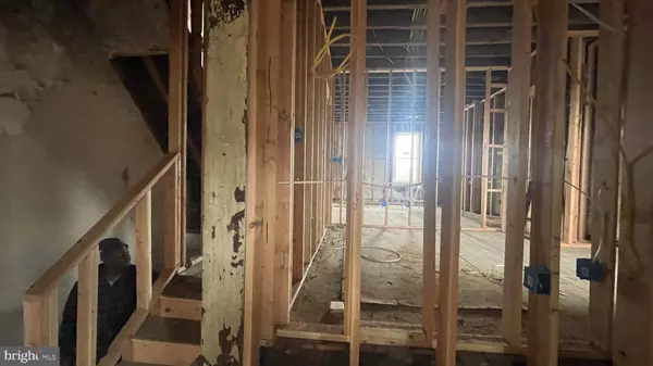 606 S BROADWAY, Camden, NJ 08103