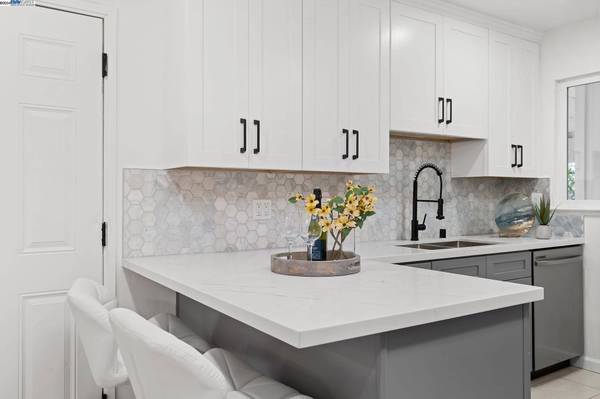 25938 Madeline Ln, Hayward, CA 94545