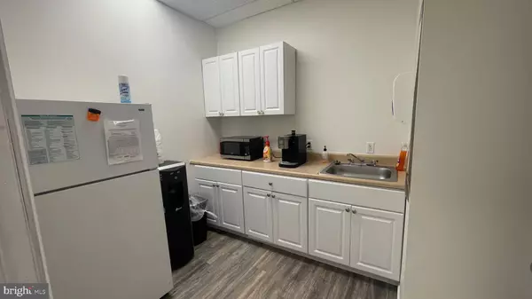 602-604 S BROADWAY, Camden, NJ 08103