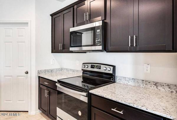 43568 W JUNIPER Avenue, Maricopa, AZ 85138