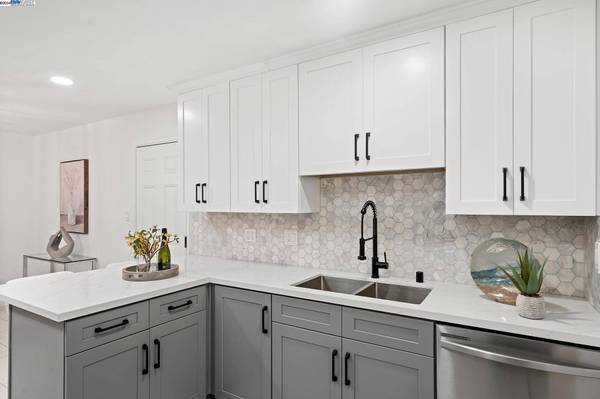 25938 Madeline Ln, Hayward, CA 94545