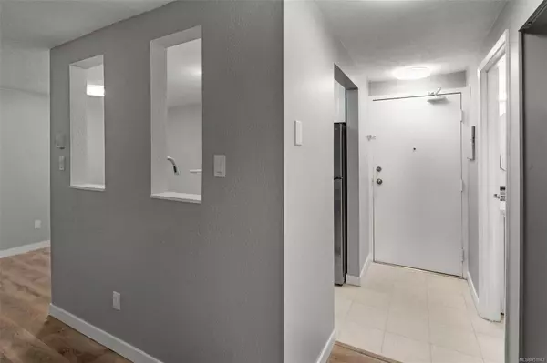 3277 Quadra St #113, Saanich, BC V8X 4W9