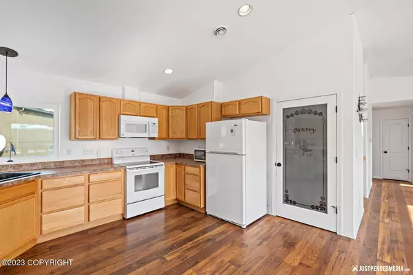 5976 Muirwood DR, Anchorage, AK 99502