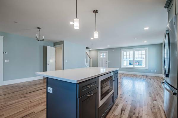 8 Camden DR, Kennebunk, ME 04043