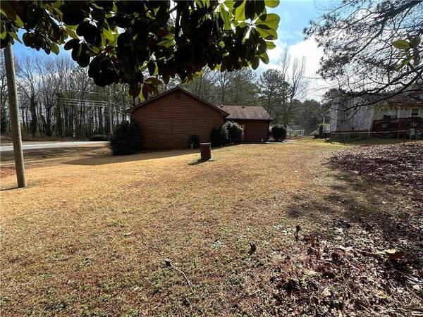 1701 Rose Garden LN, Loganville, GA 30052