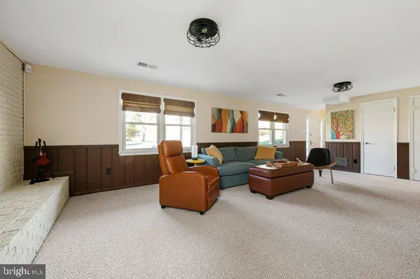 9205 HAMILTON DR, Fairfax, VA 22031