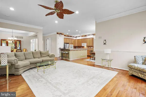 48 KEENAN LN, Holland, PA 18966