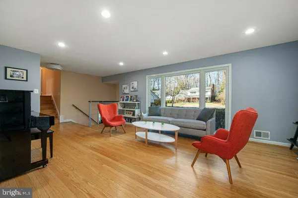 9205 HAMILTON DR, Fairfax, VA 22031