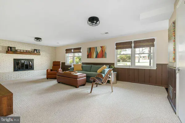 9205 HAMILTON DR, Fairfax, VA 22031