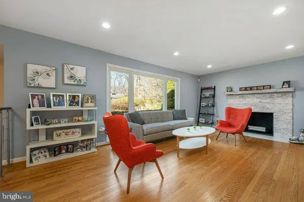 9205 HAMILTON DR, Fairfax, VA 22031