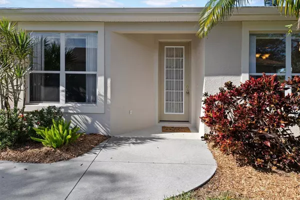 2466 MAGNOLIA CIR, North Port, FL 34289