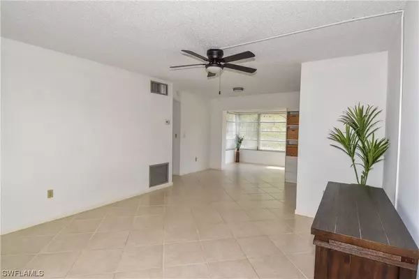 7035 Cedarhurst DR #12A, Fort Myers, FL 33919