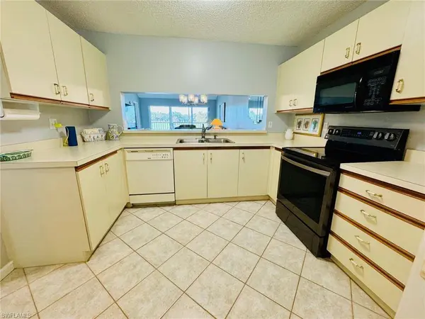 4572 Andover WAY #C-201, Naples, FL 34112