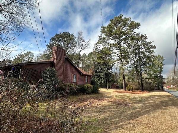 1701 Rose Garden LN, Loganville, GA 30052