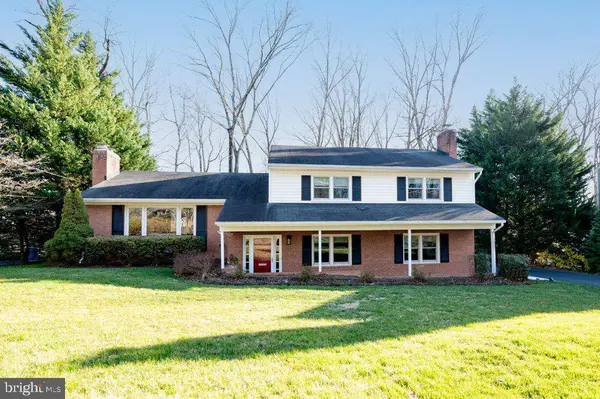 9205 HAMILTON DR, Fairfax, VA 22031