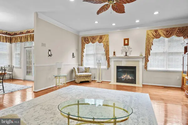 48 KEENAN LN, Holland, PA 18966