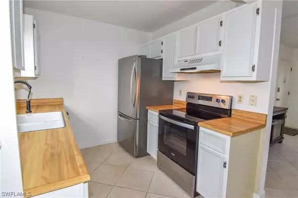 7035 Cedarhurst DR #12A, Fort Myers, FL 33919