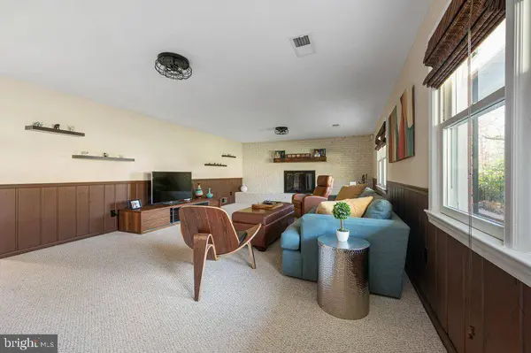 9205 HAMILTON DR, Fairfax, VA 22031