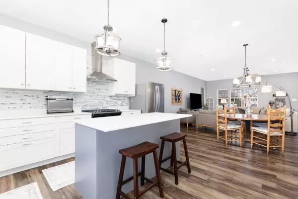 7645 W 66th Street, Bedford Park, IL 60501