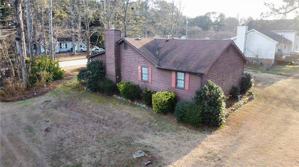 1701 Rose Garden LN, Loganville, GA 30052