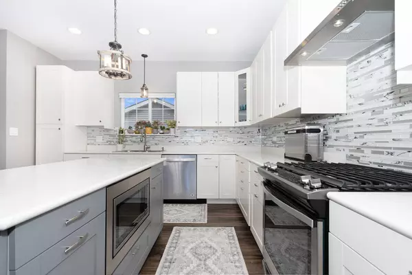 7645 W 66th ST, Bedford Park, IL 60501