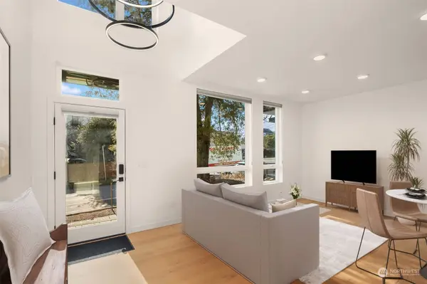 1422 N 80th ST, Seattle, WA 98103