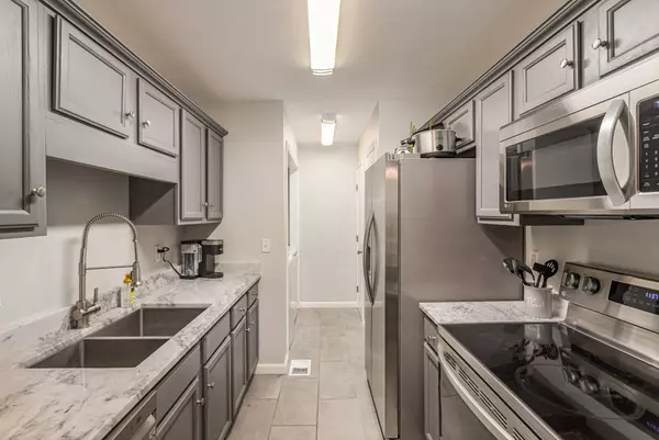 206 Brooke Castle Dr, Hermitage, TN 37076