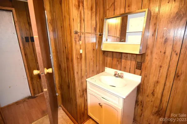 355 7th ST, Taylorsville, NC 28681