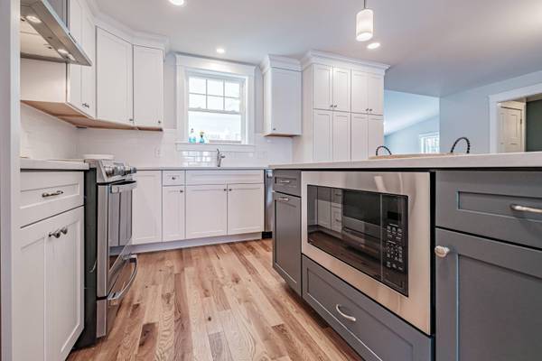 8 Camden DR, Kennebunk, ME 04043