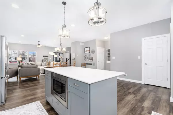 7645 W 66th ST, Bedford Park, IL 60501