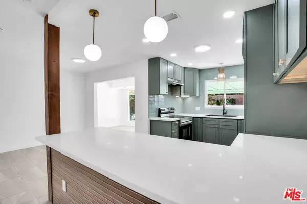 77755 California Dr, Palm Desert, CA 92211