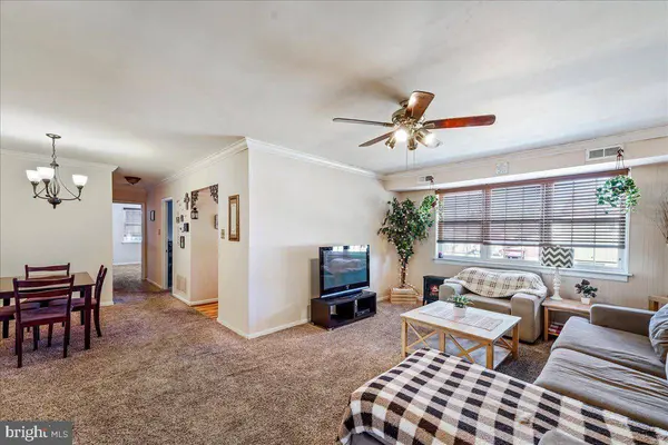 814 SOUTH AVE #J10, Secane, PA 19018