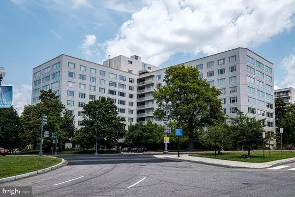 2475 VIRGINIA AVE NW #111, Washington, DC 20037