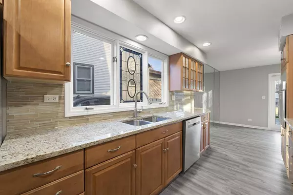 327 W Sunset Avenue, Lombard, IL 60148