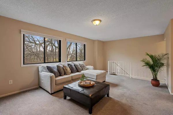 8957 Underwood LN N, Maple Grove, MN 55369