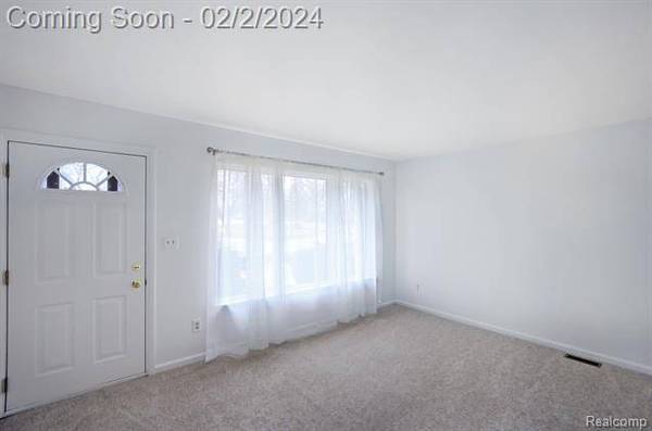 21208 E 13 Mile Road, St. Clair Shores, MI 48082