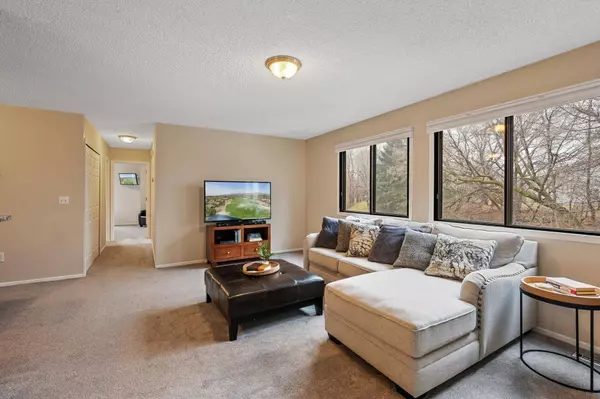 8957 Underwood LN N, Maple Grove, MN 55369