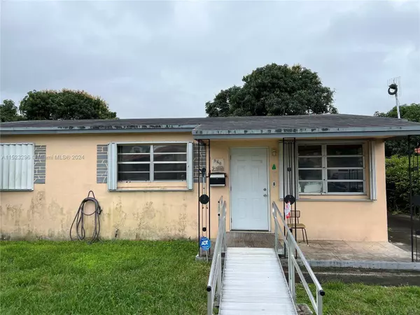 960 W 33rd St, Hialeah, FL 33012