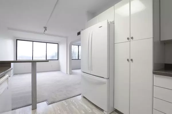 250 Hammond Pond Pkwy #714S, Newton, MA 02467