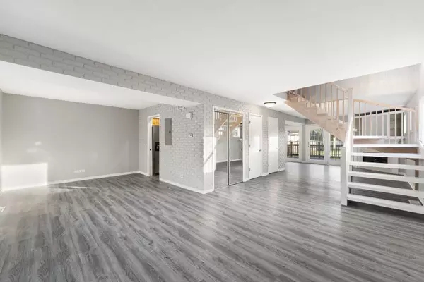 327 W Sunset Avenue, Lombard, IL 60148